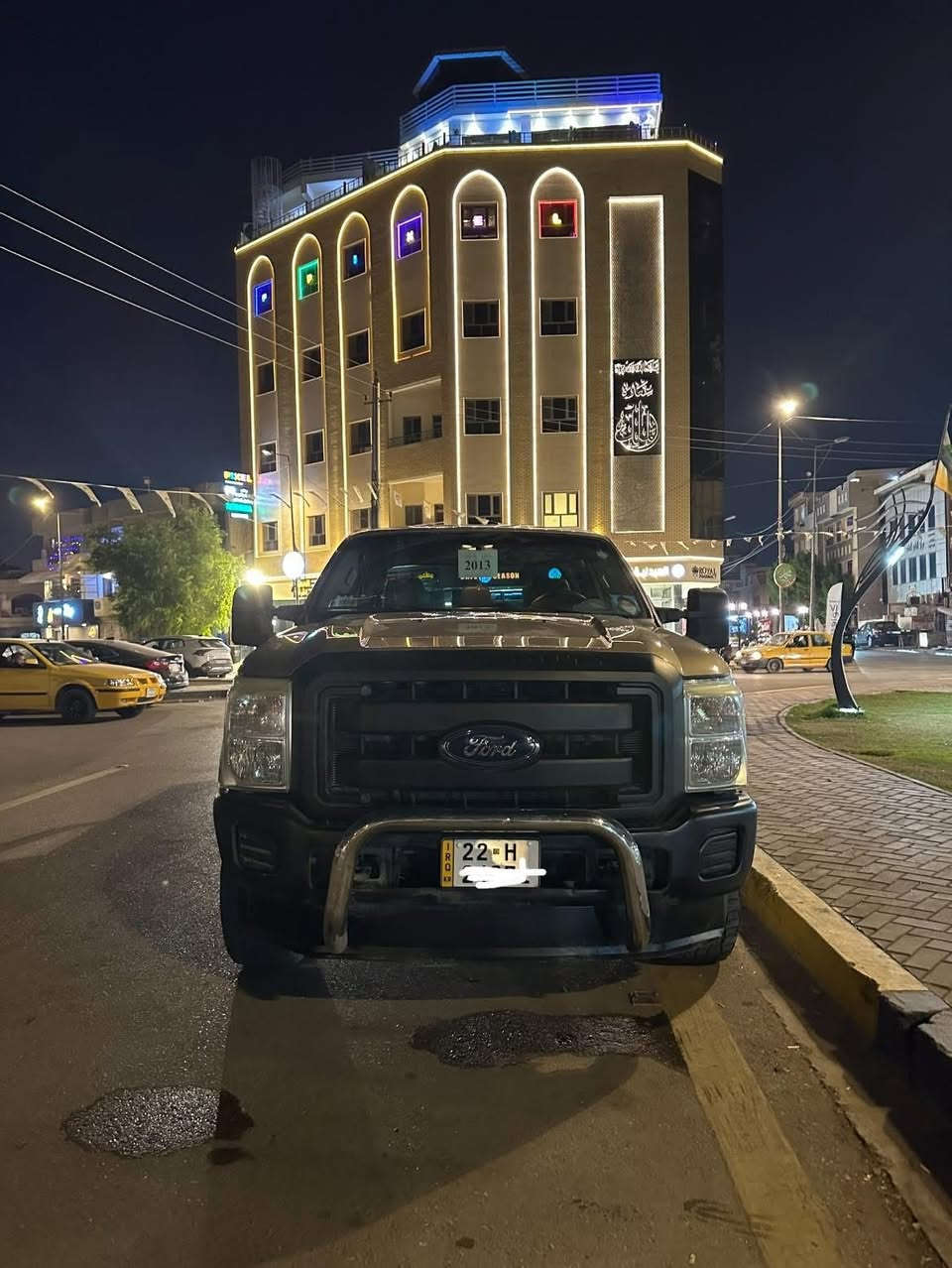 فورد موديل 2012 
محرك 10 سلندر بانزين 
بيها منضومه غاز 120 لتر تمشيك 400 كيلو 
سياره بيها بس البدي صبغ البيبان والجاملوغات والبنيد والقماره مابيهن قطره صبغ 
مكان السياره اربيل 
سعر 130 وبيها مجال 
وسياره بسمي وكاله تحويل حاضر اني 
***********
