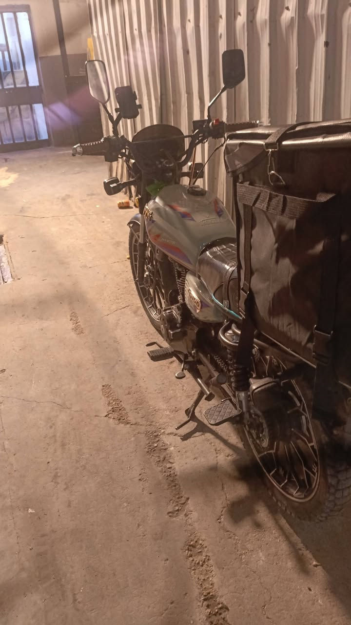 سلام عليكم دراجه سونك لبيع دراجه كلش نصيفه محرك ما مفتوح الله شاهد صالي 3 سابيع من منزله من ربع وراق موديل خمسه وعشرين  كامله  مراوس عادي  بوكسر  وبيع سبعميه نشرو بسبب لعوذ لكذابه   اهذه رقمي  *********** لمو شراي لا يتعبني
