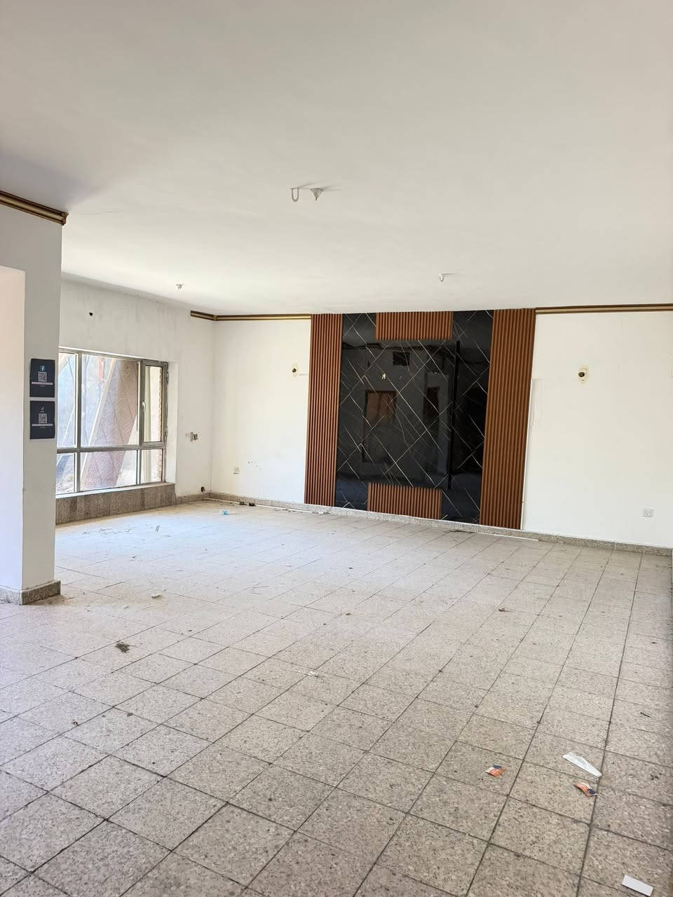 الايجار تجاري او سكني …على شارع ٤٠
شارع الاطفاءالتجاري …مكان مميز ومرتب ومساحه ٥٠٠ متر 
صاله وهول كبيررره 
٥ غرف نوم 
٤خدمات 
الاستفسار…..
***********
