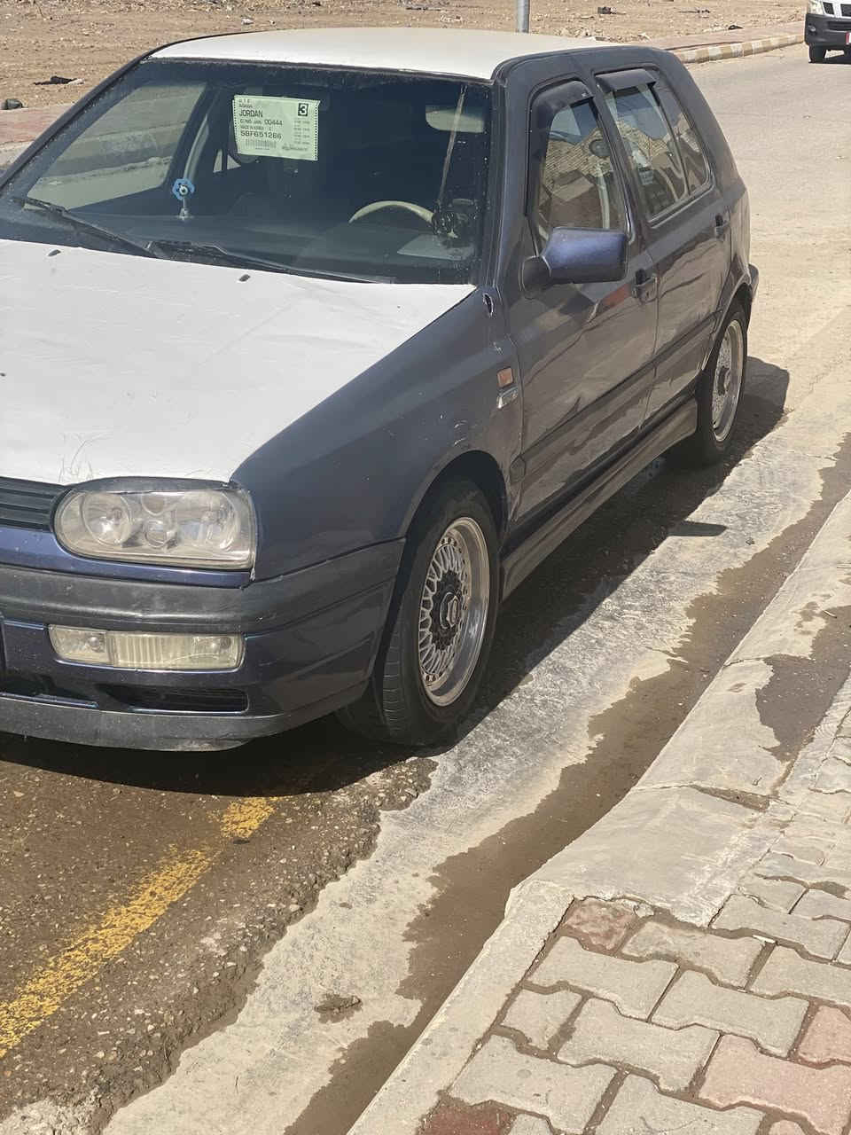 السلام عليكم كولف البيع موديل 92رقم بغداد نكليزي محرك 2000 تبريد شغل السيارة جاهزه الاستفسار (***********)
