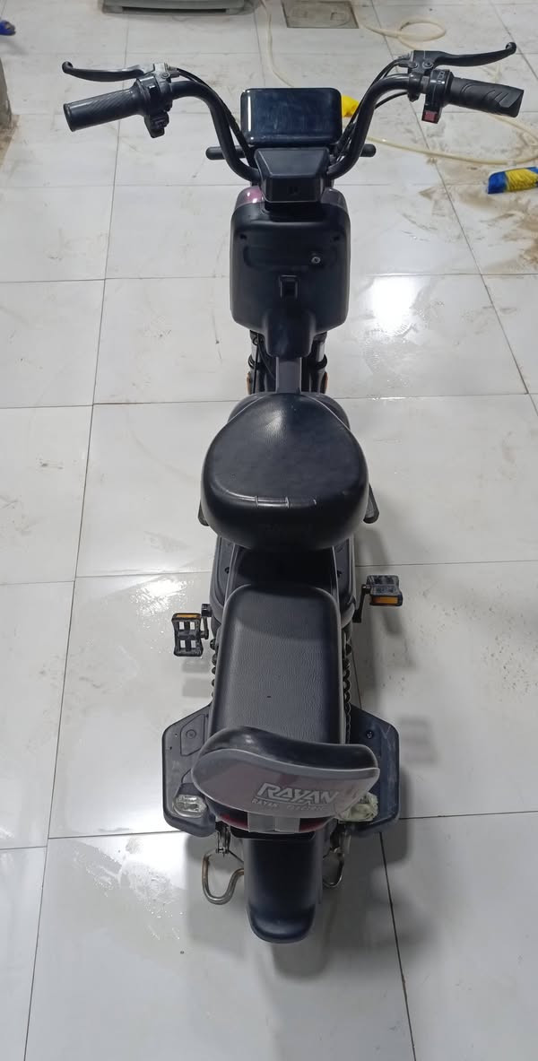 السلام عليكم
الدراجه للبيع
بصمه وسويج وشاحنة كله اخو الجديد
شوفت عينك نضافته
 وبلحقيقه احله من الصور بعد 
السعر 250 الاف وبيها مجال


**إذا كنت صاحب هذا الإعلان وتريد حذفه لأي سبب، رجاءا أرسل رسالة إلى الدعم الفني**