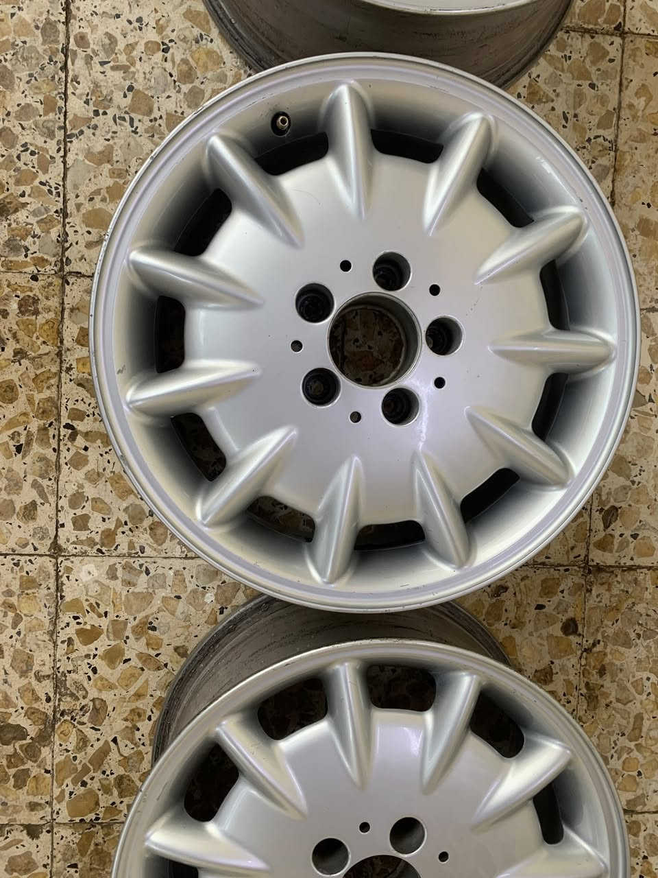 ويل طلقة ام عيون 
حجم 16 مال كصة وارد 
السعر 450 الف 
المكان 
ميسان العمارة
***********
