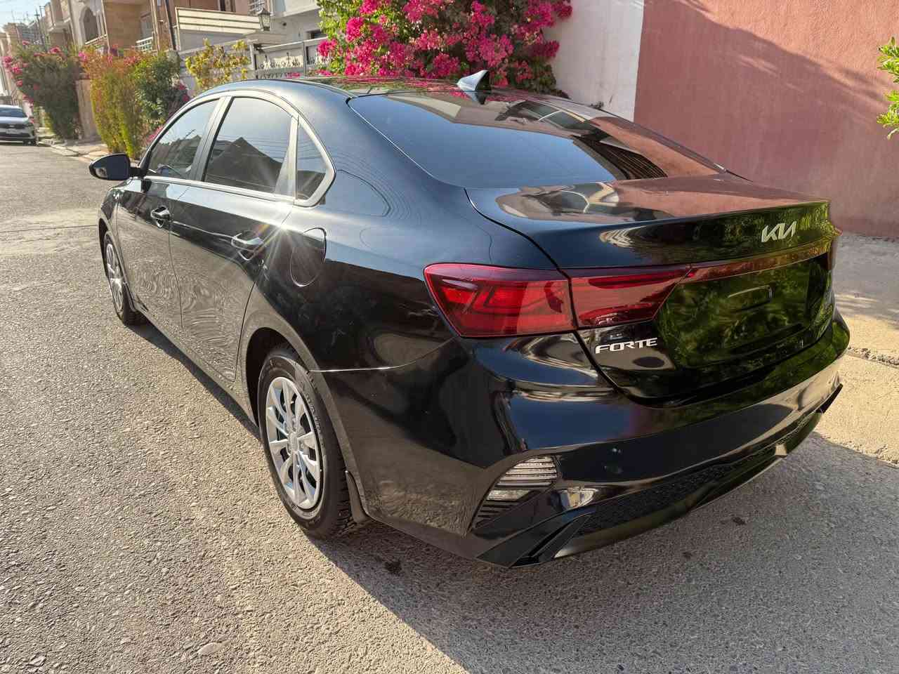 Kia Forte 2023 LX
حجم المحرك ٤ سلندر ٢ لتر
مسافة ٥٠ الف كيلو

مقاعد تدفئة
مانع التزحلق+ABS
شاشة كبيرة لمس
رادار+كاميرا
تحكم الستيرن
بقية المواصفات المعروفة
الحادث فقط الصندوق الخلفي

العنوان: اربيل
للاتصال (واتس اب و فايبر متوفر)
***********

قەبارەی بزوێنەر 4 پستن 2.0 لتر
مەودای ڕۆیشتن ٥٠ هەزار کیلۆمەتر

کوشن گەرمی
دژە خلیسکان+ABS
شاشەی گەورە لەمس
رادار + كاميرا 
کۆنتڕۆڵی سوکان
هەموو تایبەتماندییە ناسراوەکانی تر
تەنها سندوقی لێدراوە
(ناونیشان: هەولێر)

ژمارەی شاسی (VIN):  3KPF24AD5PE613276

بۆ پەیوەندی کردن (وەتس ئەپ و ڤایبەر بەردەستە)

*********** أربيل, العراق
