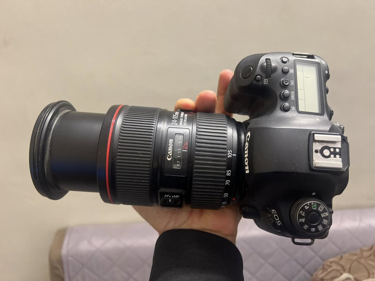 كاميرا كانون 6d mark2 مع عدسه 24.105 الإصدار الأخير  مع حقيبه وشاحنه واحزام ورام 128 وبطاريات 2 النظافه 95‎%‎  بسعر بغداد الزعفرانية السعر خاص او اتصل ***********
