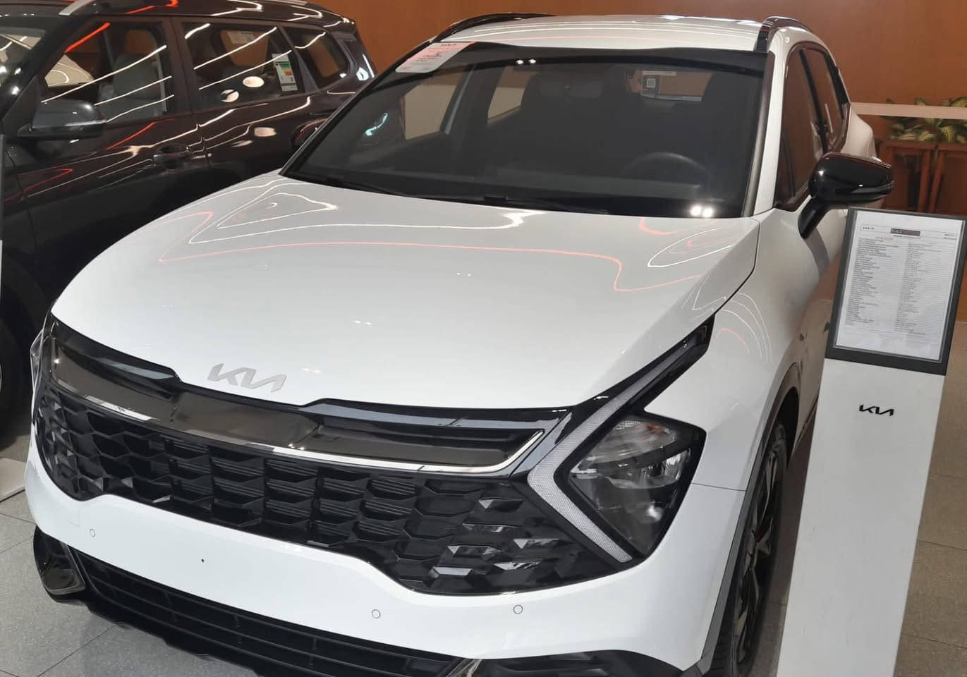 ‏Kia Sportage 2025 🚗 | Black Edition
ماشيه ١٤ الف )مرقم بغداد – داخلية جلد زيتوني مطعم بكنتارا  

ملاحضه ( السياره مستلمه من الشركه الدوليه على كتاب الشهداء السياره بأسمي لكن بعد تقريباً سنه يلا تتحول وكاله عامه تسويلك وتجي تستلم سياره من بيتي حته تضمن حقك بالتحويل ) 

المواصفات:

 •نقاط عمياء رادرات جانبيه بالمرايه

 • محرك سعة 2000 سي سي

 • بصمة + تشغيل عن بعد

 • كراسي كهرباء مع تدفئة

 • ستيرن تدفئة + شفتات كير سبورت

 • شاشة متصلة تدعم Apple CarPlay & Navigation

 • بقماره حديد 

 • تبريد شاشه مناخ منفصل

 • جنطة كهرباء خلفية

 • ويل حجم 19 إنج

 • شحن وايرليس

 • سايدبريك دگمة + أوتو هولد

 • درايف مود (أنماط قيادة)

 • مانع انحدار + مانع انزلاق

 • فول تحكمات ستيرن

 • كامرة دوارة + حساسات أمامي وخلفي

 • لايت زينون عالي/ناصي + LED ليزري نهاري

 • بك لايت LED

 • المرايا الجانبية كهرباء مع إشارة

الضمان:

 ضمان 5 سنوات / 100,000 كم – شركة الدوليه العراقيه

 ٨ تبديلات دهن مجانية (كل 5,000 كم) وسنه مساعدة طريق 

📍 العنوان: بغداد 

📞 للتواصل: ***********

السعر ٣٦.٥٠٠ مليون وبيهه مجال بسيط
