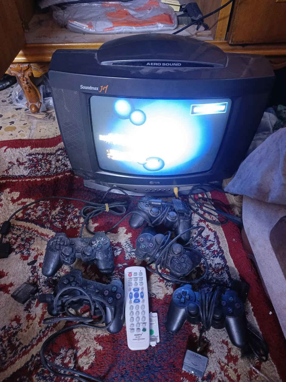 جهازين بلي وان واحد شغال وثاني شغال بس عدسه فقط وتلفزيون هوه وريمونه شغال  و5يدات 5فيش اريد مراوس فقط ب اكس بوكس 360 شعندك مراوس *********** موجود واتساب
