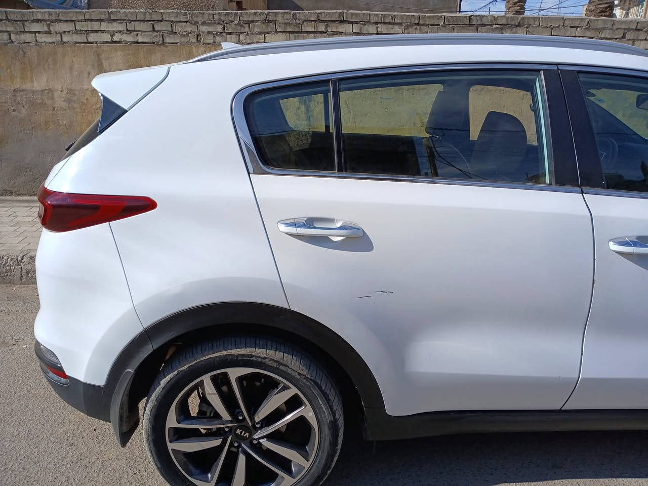 سلام عليكم للبيع سبورتج موديل{21} خليجي محرك اربعه سلندر يوجدسونار  ماشيه 129  محرك وكير وحداديه وكهربائيات تبريد كفاله شركه بأسمي تحويل مع هزه جديد 
سعر السياره 165 العنوان بغداد رقم هاتف ***********
