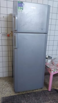 ثلاجه حجم كبيره نضيفه تجميد 100بل 100 السعر 200  وبيه مجال  0770053685...