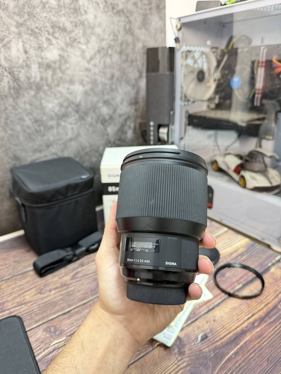 ⁨ 🔥 Sigma 85mm f/1.4 ART – Nikon Mount

عدسة احترافية من سلسلة Sigma ART المشهورة بأعلى مستوى من الحدة وجودة الصورة. تعتبر من أفضل عدسات البورتريه بفضل فتحة العدسة الواسعة والعزل القوي للخلفية.

📸 الحالة: مستعمل – نضافة 98٪؜ 

📦 الملحقات: 
• الكرتون الأصلي 
• قبق أمامي + خلفي 
• فلتر قوي لحماية العدسة

⚙️ المواصفات والأداء: 
• البعد البؤري: 85mm – مثالي لتصوير البورتريه 
• فتحة عدسة واسعة f/1.4 لعزل احترافي (Bokeh) 
• حدة عالية جداً وتفاصيل دقيقة 
• أداء ممتاز بالتصوير الليلي والإضاءة الضعيفة 
• أوتو فوكس سريع وهادئ 
• جودة تصنيع قوية من سلسلة ART الاحترافية

📷 متوافقة مع كاميرات Nikon DSLR: 
•
💰 السعر: فقط 685,000 دينار

📩 للاستفسار أو الحجز مراسلة الصفحة 
🚚 *متوفر توصيل مجاني 🆓⁩


**إذا كنت صاحب هذا الإعلان وتريد حذفه لأي سبب، رجاءا أرسل رسالة إلى الدعم الفني**