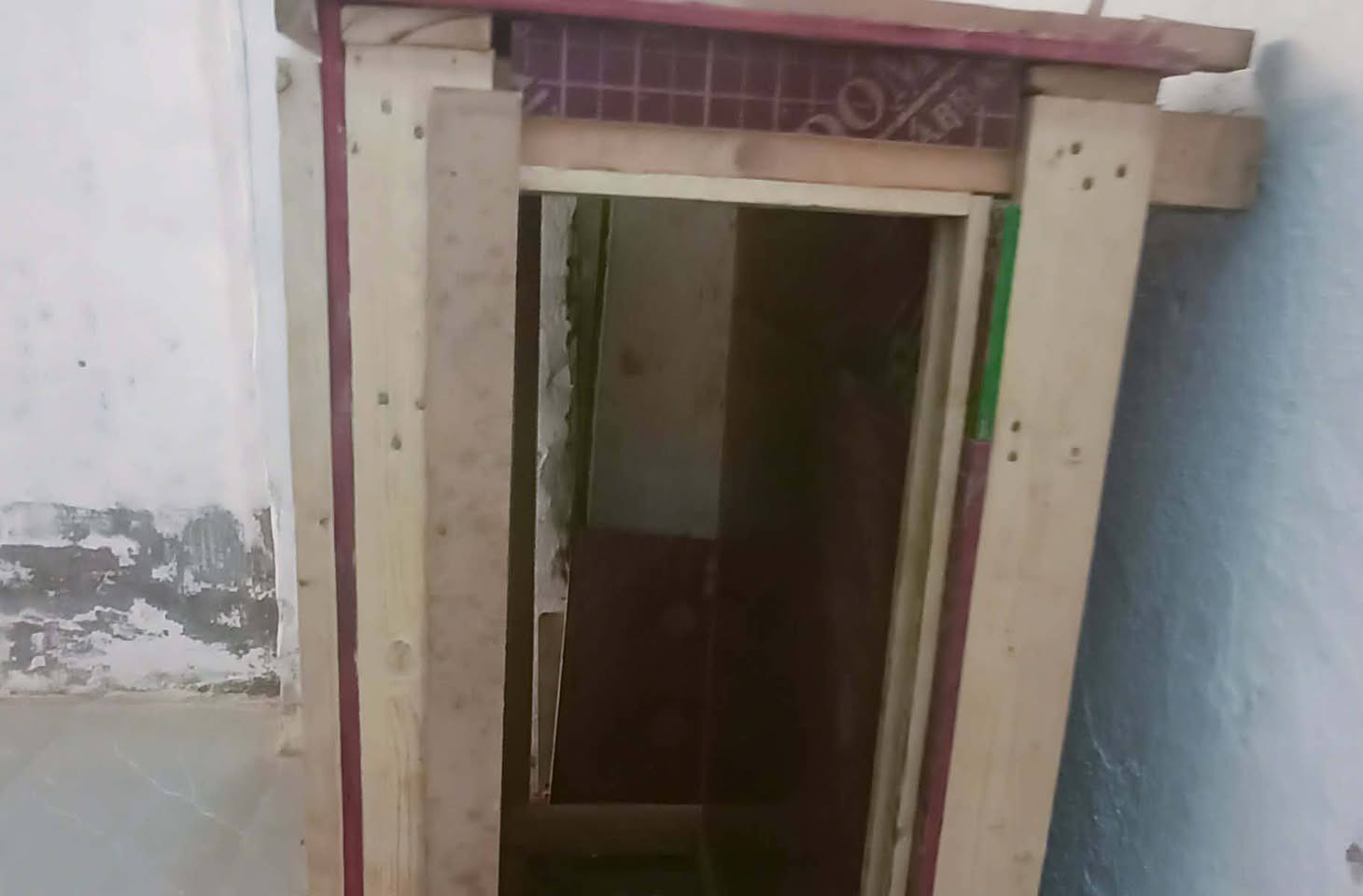 جربايه طول متر ونص والعرض متر ونص 
الارتفاع 60سم
وبيها مخزن من جوه يعني طابقيناريدها 150مكاني ناصريه 
خشبها الثقيل


**إذا كنت صاحب هذا الإعلان وتريد حذفه لأي سبب، رجاءا أرسل رسالة إلى الدعم الفني**