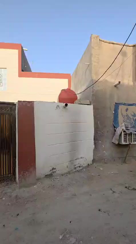 اللهم صلي على محمد وآل محمد 
بيت طابو زراعي اقرأ محكمة سند 25تحويل بااسم المشتري مساحة الكلية 180mالعنوان طوريج شارع 40خلف دائرة الطابو  السعر 65مع المجال لتوضيح اكثر داخل الفيديو للاستفسار اكثر زورو مكتبنا الكائن طويريج الحولي قرب مجسر الامام الحسن المجتبى ع تقاطع الرجيبة المجسر الجديد مكتب عقارات مدينة اطويريج للاتصال على الأرقام التالية ***********
