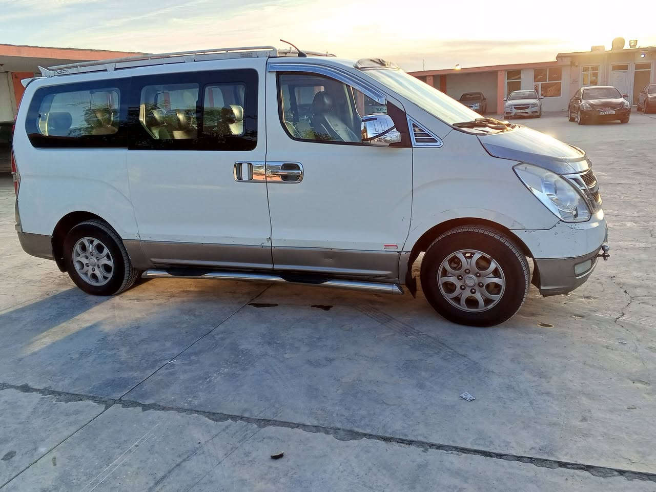 للبيع سيارة ستاركس جاهزة ( 11 ) راكب موديل ( 2012 ) فول رقم اربيل محرك كير مكفولة سنوية جديدة بأسمي هيئة والخط جديد تمام مية مية تايرات جدد مكان السيارة محافظة ديالى 
الإتصال بالرقم  (  ***********  )
