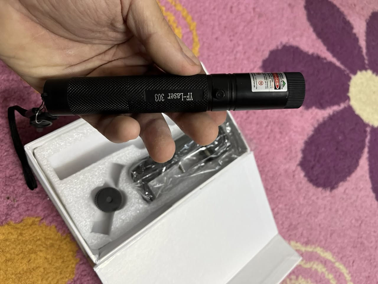 للبيع ليزر اصلي بوليسي مال شرطه
كامل غراضه سعر 10الف دينار 
شراي تعال خاص او خابر ***********☎️📞
