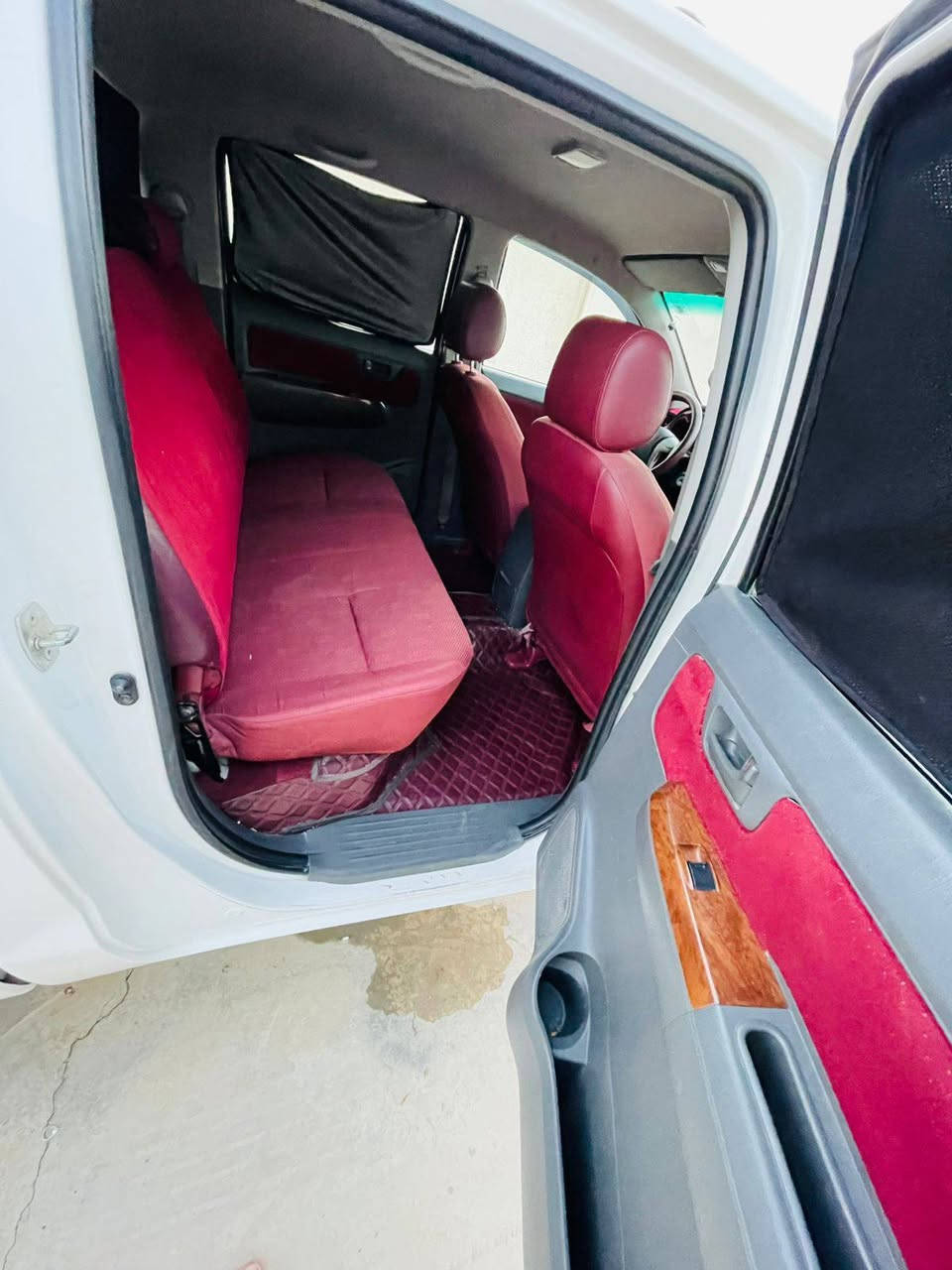 سلام عليكم تيوتا 14 سعر 180وبيه مجال بيه جاملغ الايمن وبيه بارك قليل بلباب مكان سماوه ***********
