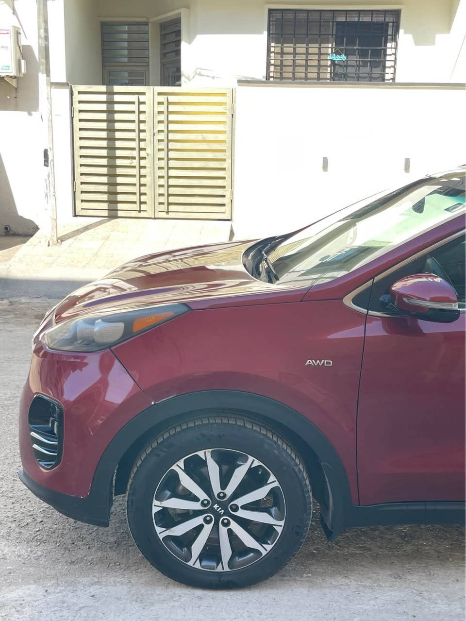 سلام عليكم 
سبورتج 2017  وارد امريكي لون مميز دم الغزال
سياره فول فول فول مواصفات  سياره بيها صبغ بنيد
١- رادار امامي 
٢- رادار جانبي 
٣- حساسات بل دعاميه الاماميه و الخلفيه 
٤- بنوراما 
٥- فور ويل 
٦ نضام نسول منحذرات 
٧- اشاير بل مري
٨- شاشه اندريت اوتو & كار بلي
9-ثلاث انضمه قياده ايكو& نورمل & سبورت 
10- كيل 18 بلادي 
11- تبريد  قطعتين 
12- صندوق كهرباء 
13- مري شفط 
14-مقاعد الاماميه كهرباء 
———- :- ملاحضه  السياره عليه ادامه لل صدر الامامي والخلفي كامل تايرات جديده  منضوه غاز صار شهر من شاده بعده بل ضمان  
——————
🚫🚫🚫🚫شباب السياره بيه صوت بل مكينه ابيع سياره بدون مكينه

الله شاهد الله شاهد سياره نضيفه بس هذه الصوت مال مكينه صار وفاجئني ومجان بل حسبان 
وقررت ابيعها والكاتبه الله يصير 
***********
مكاني بغداد حي القاهرة بغداد, العراق
