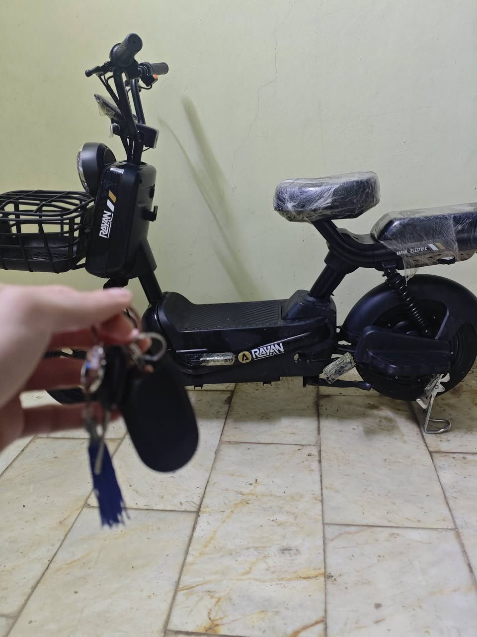دراجة شحن للبيع حجم 14
تشتغل بصمه وتطفه بصمه + وسويچات ثنين

بطاريات وملف بلادي نضيفات مبيهن أي مشكلة

سرعتها 70 وتقفل 

بيها 3 نمرات للسرعه

سعر 250 بيها مجال بسيط
مكاني عدالة
للتواصل ***********
