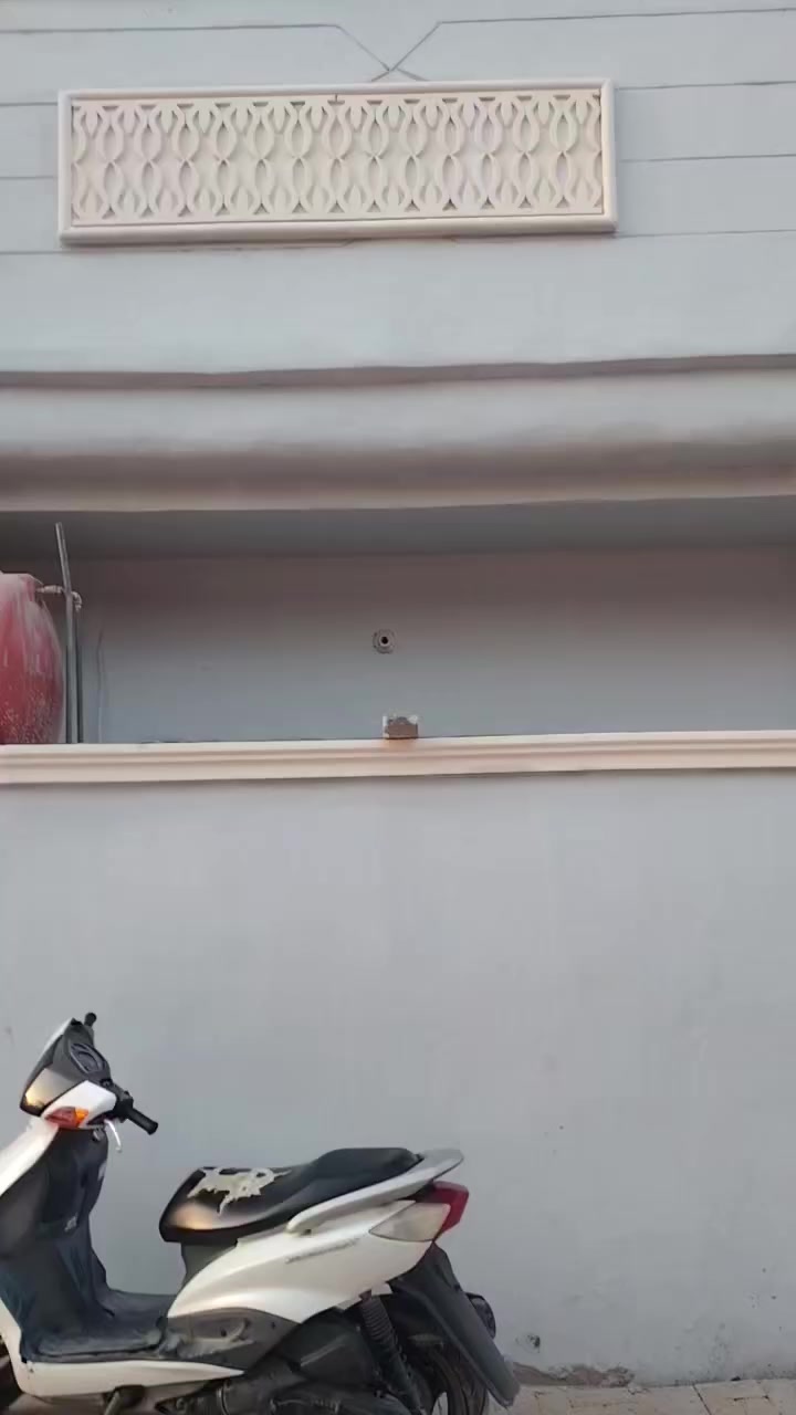 سلام عليكم بيت للبيع مساحة 220متر بالجمعيه غرفتين وصاله ومطبخ ستقبال صحيات طابو زراعي شارع ام البنين *********** *********** واتساب
