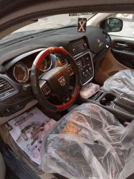 السلام عليكم ورحمه الله وبركاته 
اللهم صلي على محمد وال محمد 
سياره دوج كرفان للبيع  2012 
المواصفات عادية
محرك 3600
 كاملة من جميع النواحي  كير وحدادية وتبريد
 تخم تاير ابواب ميكانيك جام كهرباء وتبريد 3قطع ثلج السياره جاهزة وبأسمي هزتها جديدة 
السعر 123$ قابل للتفاوض 
ترهم مراوس بسياره دوج 2007 وبفرق السعر 
العنوان الرصافه بغداد الأمين الثانية 
للاتصال ‏‪0775 756 8675‬‏
