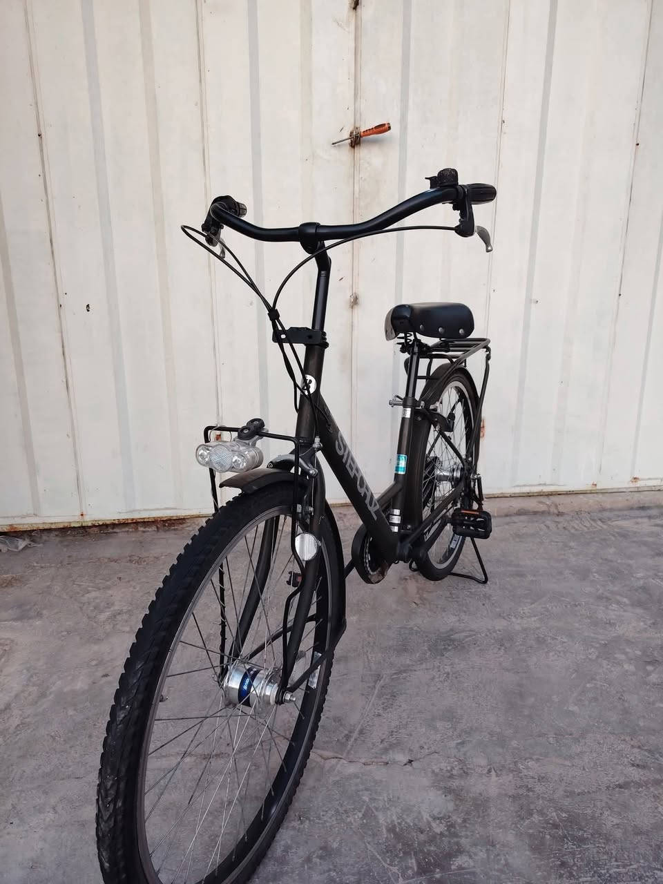 السلام عليكم متوفر
دراجه برجستون أوزان ثقيله 

حجم الإطار 26X175 تاير عريض/ يدات بريك المنيوم 

بدال السرعه 3X1 دفن بطيخه جبيره

لايت امامي عدستين يعمل على طاقه الويل

ستيرن فراشه مربع/ كشن كبير للمسافات

نضام الوايرات دفن داخل الشه / سيبايه عظم

قطعه ختم واحد ليبل واحد برجستون ياباني 

دراجه وضع حاويه غير مستخدم داخل العراق

كل ادواتها اصليه و جاهزه بدون نقص

موقعنا بغداد الحبيبيه

واتساب ***********
