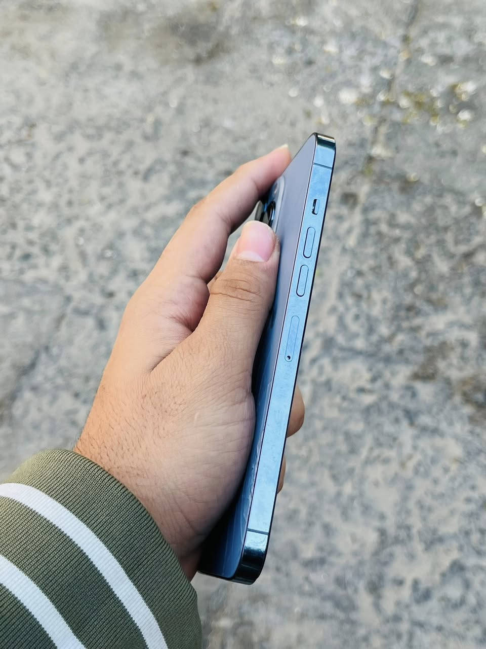 13 برو ماكس ذاكره 256
نموذج MLJD3AH/A 
بطاريه 89 بلاديه شرط صرفيه يوم تموت
كلشي شغال فيس إيدي اتصال سماعات كلشيي شغال شرط الفحص مبدل فقط شاشه وكاله فقط فيس إيدي شغال كلشي وظهر موضح بالصور ما مأثر على شي أبدا  ملحقاته كفر وكيبل فقط مكاني بصره السعر 550 وبي مجال حك الجيه رقمي *********** واتساب
