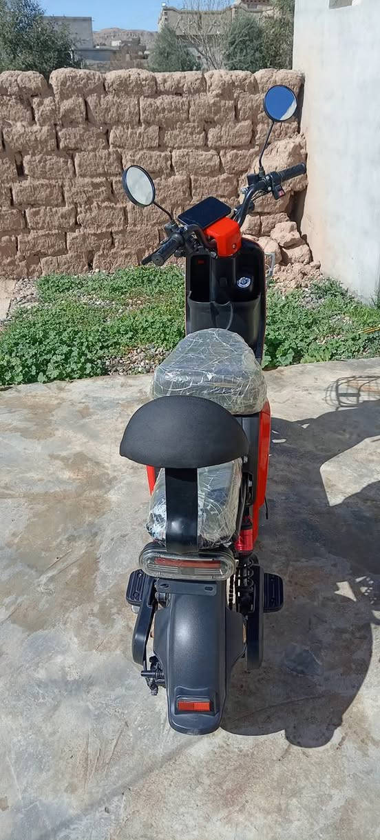 السلام عليكم دراجة شحن للبيع ثلاث بطاريات نضيفه بريكات بل بكان صويج بصمه عن بعد الانقص بس ويل جدم الشراي يجي خاص الرقم 078 819 59359
