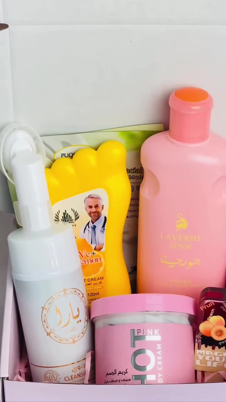 ✨🎀 بوكس العناية المتكامل 🎀✨
دلعي نفسج أو سويها هدية مرتبة وناعمة 

محتويات البوكس 👇😍

🧖‍♀️ ماسكات ورقية عدد (2) – ترطيب فوري ونضارة سريعة
🫧 غسول الوجه يارا – تنظيف عميق وإحساس انتعاش
🤍 لوشن مبيض اليدين والجسم جورجينا – نعومة وتفتيح تدريجي
🍑 تنت الخوخ للخدود والشفاه – لون طبيعي يجنن وثابت
🦶 كريم مرطب قدم – يخفف التشققات وينعم القدمين
✨ كريم الجسم هوت مبيض ومرطب مركز – إشراقة ولمعان مع ترطيب قوي

بوكس واحد بيه كلشي تحتاجينه للعناية اليومية 💕
ترطيب ✨ تفتيح ✨ نعومة ✨ ريحة حلوة

سعر البوكس 18 الف
. 
. 
. 
. 
. 
. 
. 
. 
. 
. 

#giftbox #skincare #selfcare #giftset #beauty #pamperbox #beautygift #selfcarebox #skincarekit #luxurygift


**إذا كنت صاحب هذا الإعلان وتريد حذفه لأي سبب، رجاءا أرسل رسالة إلى الدعم الفني**