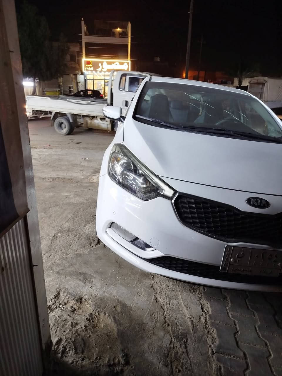 سلام عليكم
سيراتو 2014
ماشيه 290 الف
سياره جديده 
رقم كربلاء باسمي
بيه اربع أصابع بالجاملق الامامي
 وباب تبديل اثر شخوط
ودور الجاملق الخلفي بس الكنر 
السعر 1200
مكاني النجف
***********
