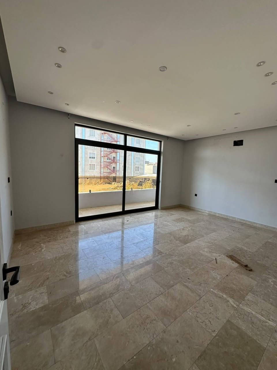 🏡 للإيجار في السيدية #VIP
✨ دار مودرن – تشطيب درجة أولى

📐 المساحة: 150 متر
🛏️ 4 غرف نوم
🛋️ صالة واسعة
🍽️ مطبخ
🚿 خدمات
🚗 كراج
🚪 مدخلان

📍 الموقع: السيدية – شارع الخيزران

💰 الإيجار: 2,000,000 دينار شهريًا
📅 الدفع: مقدّم 4 أشهر

للاستفسار والحجز، راسلنا على الخاص أو اتصل بنا.
***********

