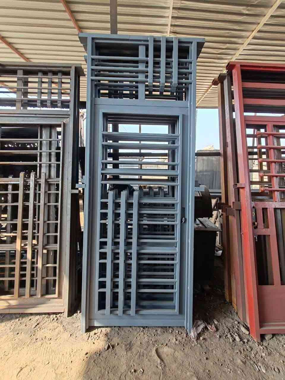 السلام عليكم يوجد لدينا بوب و شبابيك حديد شباك 2*2سعر 125 الف شباك 150 *2سعر100الف باب 125 *270سعر165باب باب 1 *270سعر 125 الف عنوان بغداد جرف نداف ***********
