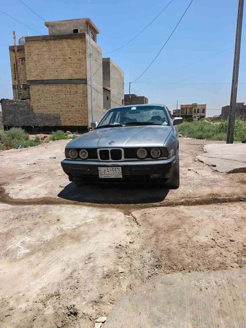 بي ام 525  موديل 90 محرك مفتوح اوتوماتيك
جام كهربائي 
فتحه سقف 
مرايات تحكم 
سيارة كل ضربة مابيها  
ملاحظة الكير بي خربطة 
السعر 35 مكلف بل نشر هاذا صاحب السياره اتصل عليه وليد خالد عبد   ***********
