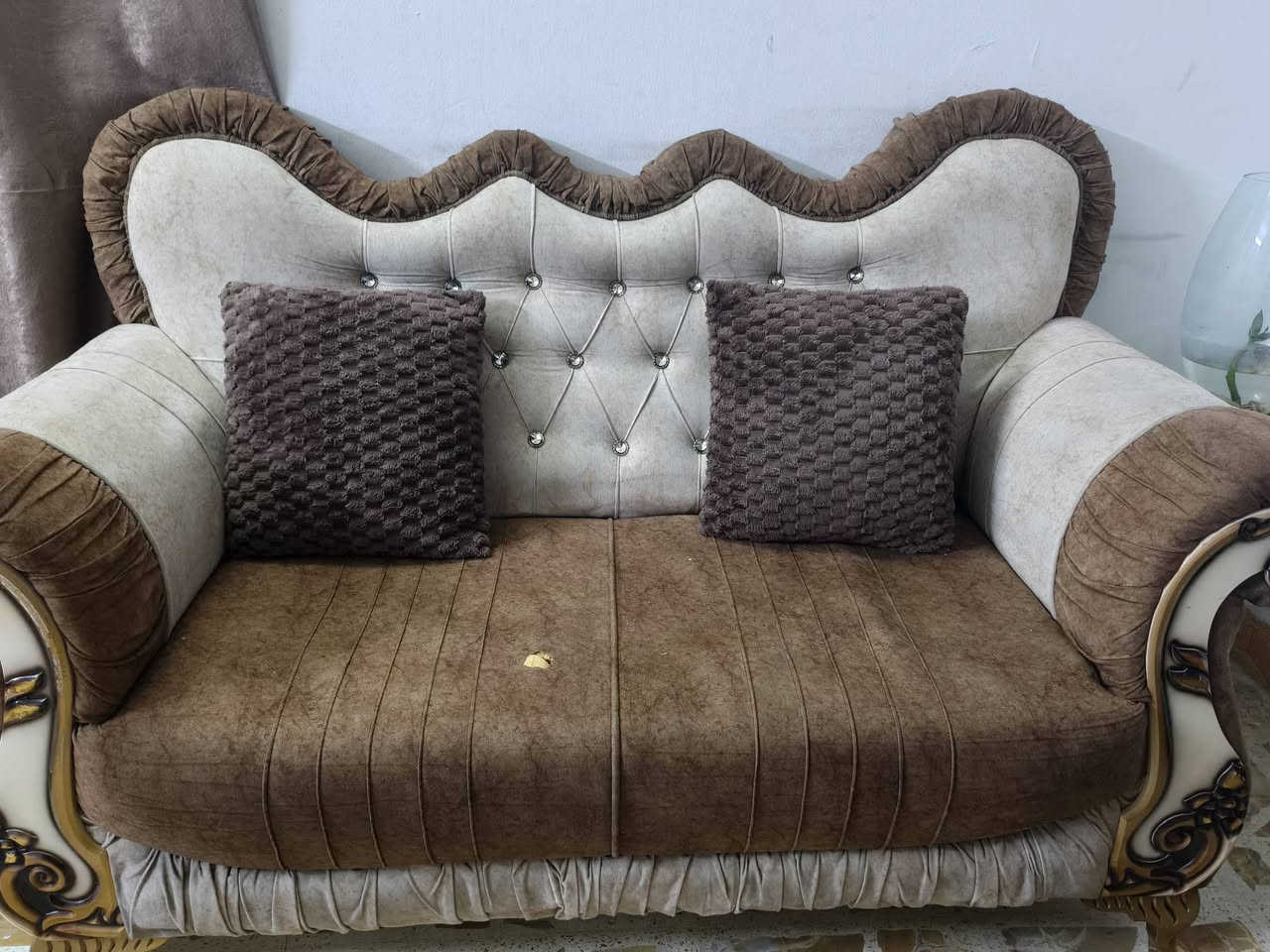 تخم للبيع سعره 350 وبي مجال 
عشر مقاعد بي فقط خدش صغير 
العنوان الدوره ابو طياره 
***********
