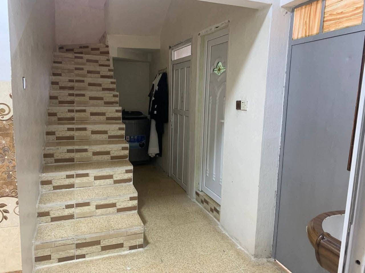 بيت للبيع السعر 54 مليون بل هرمات الثانيه
قرب شركه الكهرباء

المساحه 200

العمق 25

واجها 8

غرفتين نوم

فول خدمات ماء كهرباء عل تبلط

لاستفسار أكثر اتصل 

***********

***********
