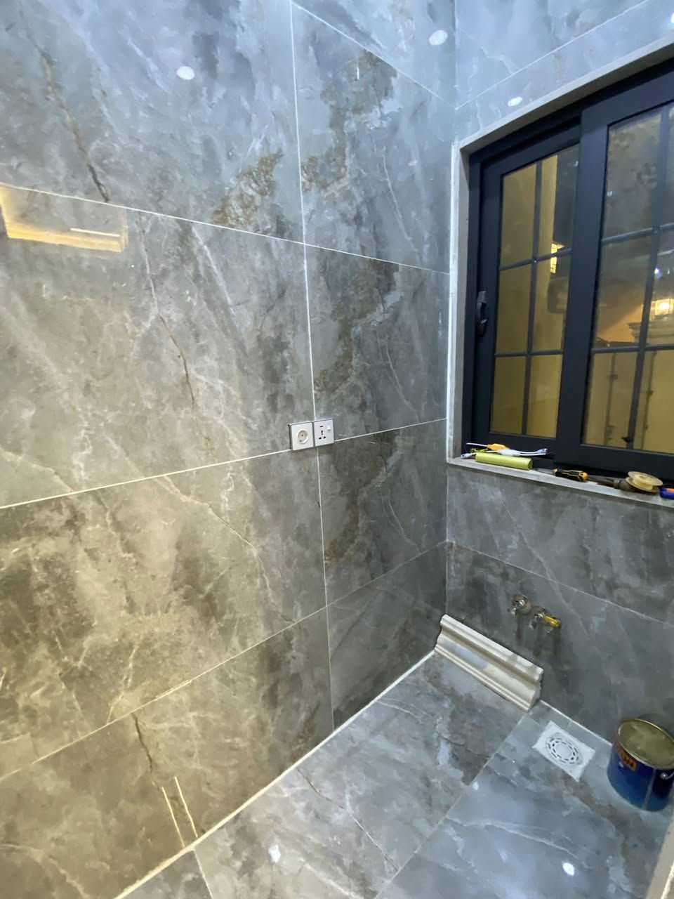 🏠اعلان اعلان
دار للبيع
موقع مميز
~~~~~~~~~~~
📄طابو ملك صرف
🧱بناء درجه اولى
~~~~~~~~~~~
سقف مغربي ✔️
واجهة فلين✔️
نظام تبريد مركزي✔️
بناء هندسي✔️
~~~~~~~~~~~~
📐المساحه:-150م
📐الواجهة :-10م
~~~~~~~~~~~
📍الموقع :طريق بغداد
قرب بانزين خانه غرناطه
~~~~~~~~~~~
💸السعر :-علق ب(تم) يوصلك السعر مناسب 
~~~~~~~~~~~
الطابق الاول  يحتوي:-
استقبال +هول+مطبخ بارد
مطبخ حار+غرفتين نوم+صحيات
~~~~~~~~~~~
الطابق الثاني يحتوي على:
هول +صحيات +3غرف نوم
~~~~~~~~~~~
للاستفسار اكثر الاتصال على
***********📱
~~~~~~~~~~~
نستقبل جميع العروض 
🏠السكنيه  🏛️التجاريه
