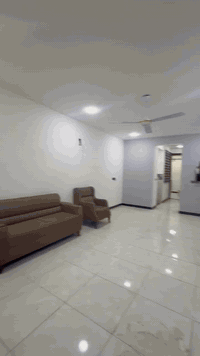 يتوفر سكن للطالبات مؤثث كامل مع المولد والانترنت الموقع قرب كلية المصطفى ومستشفى العالمي في شارع فلسطين النفر 250 الف 
للاستفسار ***********
