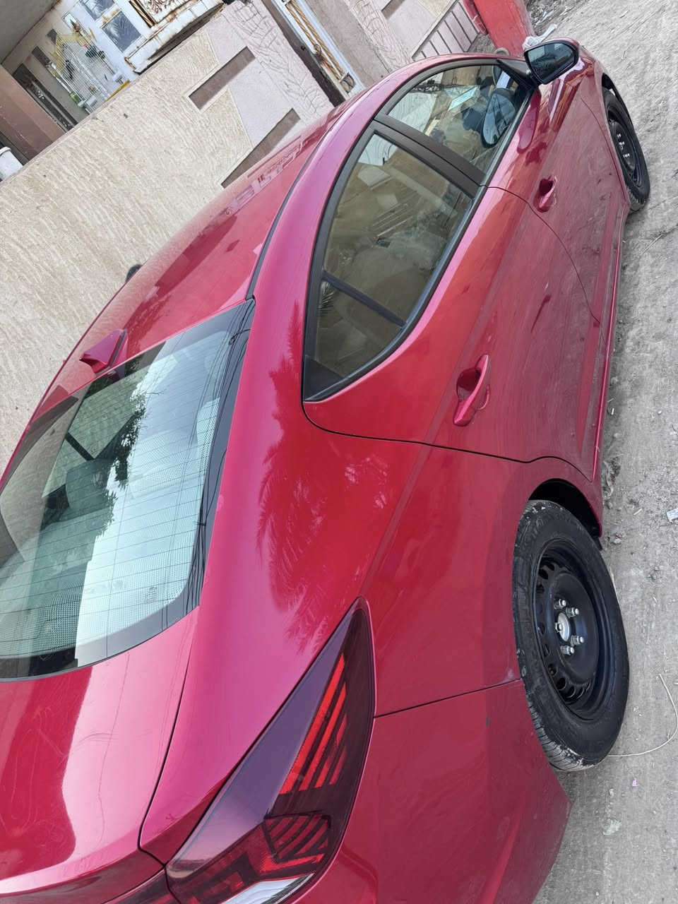 مساء الخير
هونداي الانتره 
مويل 2020
ماشيه96 ميل 
موصفات نص فول 
مناقصه شي كير مكينه ما مفتوح 
كير At
سنويه 28 بسمي 
تبديل جاملغ وبنيد والقديم موجود البنيد 
السعر 125
***********مكاني بغداد
