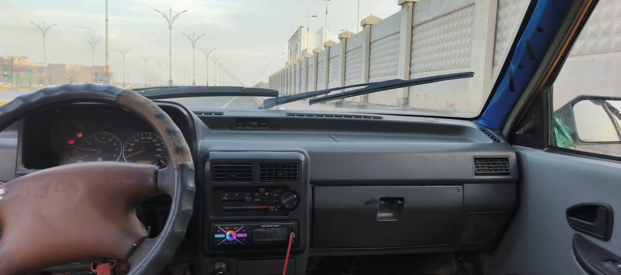 اسلام عليكم سايبا للبيع موديل 2010 مكينه نضيفه لا تبخير ولا تنقيص شواصي مكفوله بيه بس خياسات قليله صدر جديد  مصفره هيه وغرامات رقم بغداد نكليزي مشروع وطني بسمي تريد تحويل تريد وكاله سعر 24 وبيه مجال مكاني كربلاء
رقم الهاتف ***********
