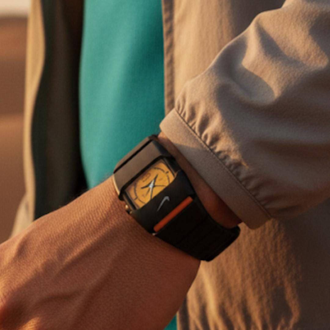 يوجد لدينا ساعات بسعر الجمله وكل ساعه سعرها تحت الصوره للتواصل
***********
