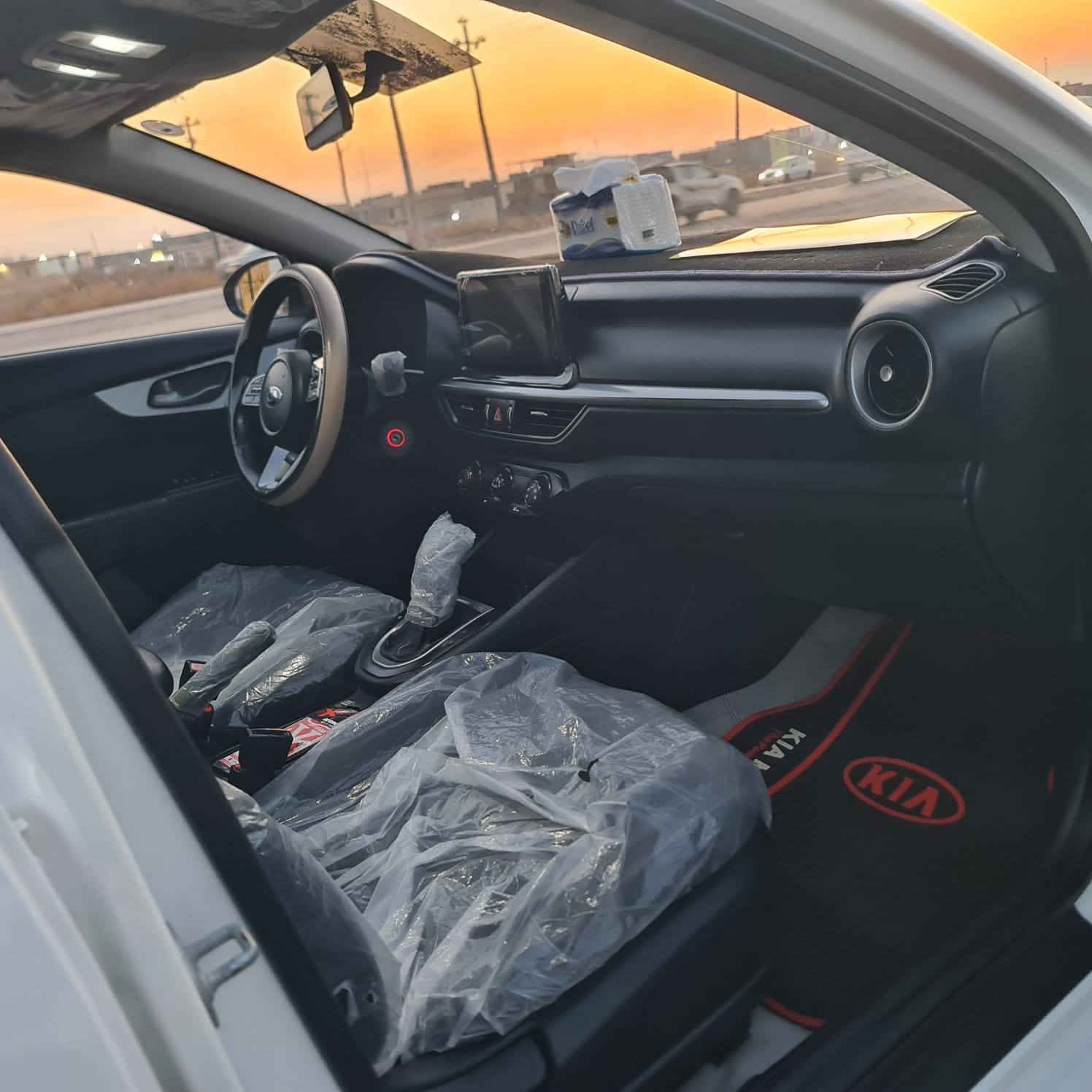 سلام عليكم سيراتو خليجي موديل 2019 مكفول
محرك 1600سياره جديده ماشيه 128 حقيقي
سعر 155 وبيها مجال 
مكاني واسط العزيزيه 
رقم الهاتف ***********
