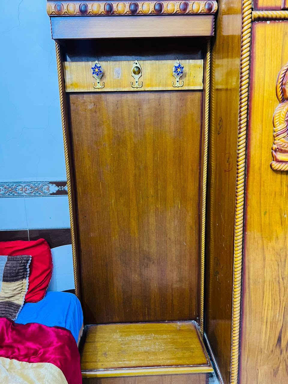 سلام عليكم .***********
تفاصيل اكثر راسلني وبيك خير وتدلل 

غرفه كامله ماعوزها شي 

كنتور ابو 6

جربايه نفرين 

زاويه 

ميز امرايه 

مكيف دنكا.... شراي بس عوزه مره بعد 😂😂 سعرها كلش مناسب
