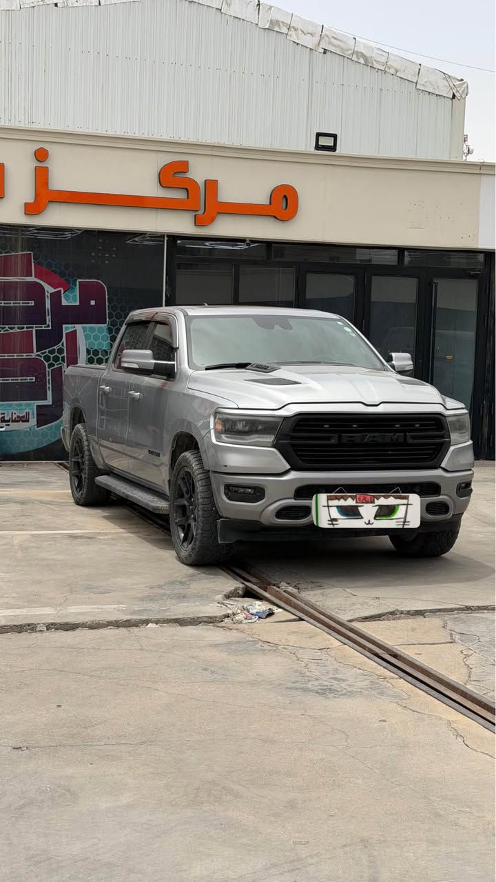 رام سبورت Sport
عرض خاص للبيع فقط وعدم المراوسه
رقم أربيل
موديل 2022
المواصفات 4*4
.السعر 295 وبيه مجال بسيط
بصمة  + تشغيل عن بعد + نضام ترحيب شاشه كبير تيسلا
منظومه غاز ايطاليه الحديد 100 لتر
باب طويل وبدي قصير
بانوراما
محرك 5.7 هيمي 8 سلندر + ايكو تقليل صرف بانزين
هاند بريك كهرباء 
سكليتر كهرباء متحرك يصعد ينزل 
المراية الجانبية كهرباء شفط + قلاب عند الرجوع  + تضليل اوتماتيك مع هيتر 
المراية الداخلية كهرباء 
قاصات سرية 
كشنات وستيرن تدفئة و تبريد 
كشنات جلد 
الكشنات الامامي متصل + تحكم كهرباء مع خرن الوضعيات 
لايتات LED زنون عالي ناصي اوتو 
بلوجكترات LED زنون اوتماتيك 
نظام ايكو اقتصادي
نظام اوتو بريك منع تصادم
حساس امامي وخلفي
حساس ضغط الاطارات 
كامرة خلفية 
غلاف البدي + الدوسات الجانبية 
تحكم ستيرن كامل + gear limit
نظام صوت ابيني عالي و نقي 
انارة داخلية زنون 
ماشية 82الف ميل 
وبعد بيها هواي مواصفات
السيارة  حادث سياره جاملغ وبنيدب وباب تبديل+ باب صندوك جاملغ خلفي صبغ
اليرباك سليم 
السيارة   صورها عندي  الحادث 
مكان السيارة بصره تنومة كردلان  
اتصال او واتساب 
*********** البصرة, العراق
