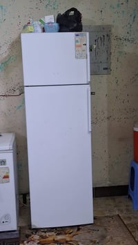 مكيف ٢ طن • نضيف موسم واحد • ثلاجة ١٨ قدم