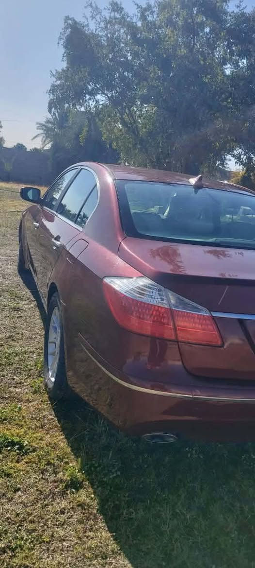 سياره نوع جينيسز موديل 2011 رقم بغداد الون ماروني كامله عده لفتحه ضرره جاملغ والباب 
و بلبنيد يعني هيه ضربته مال امريكا  سعرهه 97 ورقه وبيهه مجال للتواصل الرمادي 
للاستفسار رقم خاص
