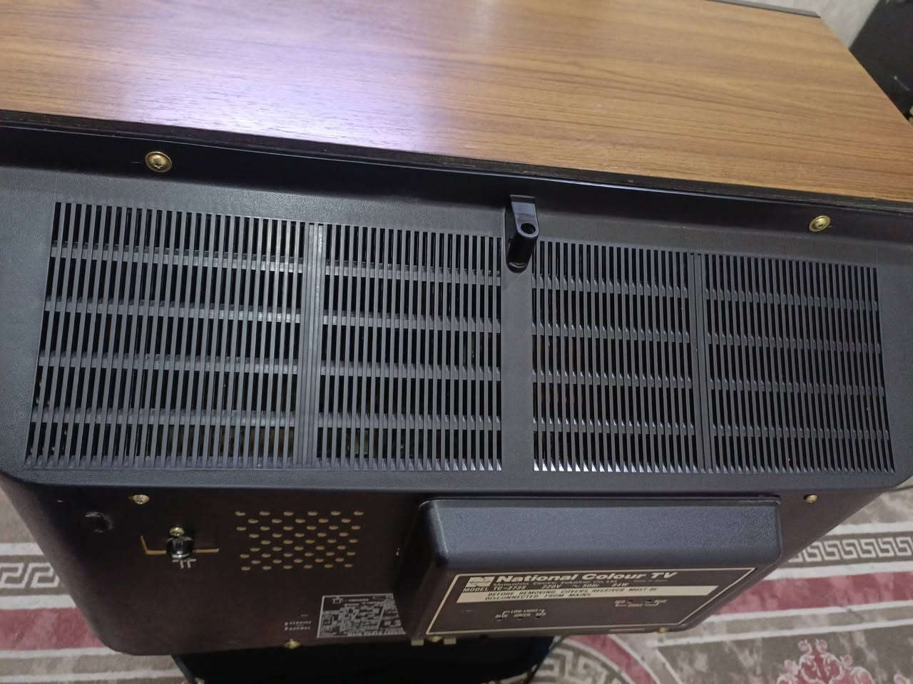 للبيع 
تلفزيون ملون ناشيونال 
 حجم (20 بوصه) إستيراد مؤسسه بدايه الثمانينات نظافه عاليه جدا مقارب للجديد شغال وبحاله ممتازه خالي من التصليح والعيوب نهائيا بلاد وضع شركه للاستفسار (***********) متواجد واتساب ماسنجر. يوجد توصيل 
((السعر مراسله الصفحه))
