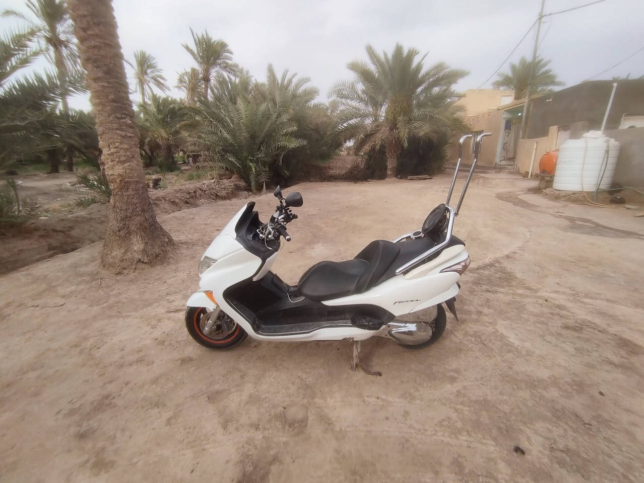 سلام عليكم
للبيع دراجة فورزة 09 
مكفولة من الضربة 
مكينة جديدة لا تنقيص ولا تبخير 
معدل شرط 140 
كربهائيات كاملة 
حساس جك 
دمام 
سستم مكينة +شوتة +دوس +سبايدر 
مكاني الوركاء 
السعر خاص 
واتساب ***********
