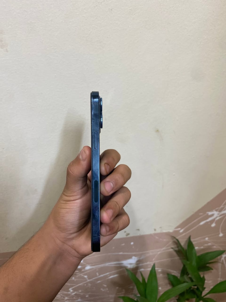 آيفون 12 برو ماكس
ذاكره 128 

بطاريه 100 

فيس إيدي متوقف بل تحديث 

جهاز كاميراته دمعه كله شغال 

سيم كارت سماعات كامرات كله شغال 

جهاز لوك بدون أي عيب 

جهاز حيل نضيف 

سعره 375

عنوان كركوك ***********
