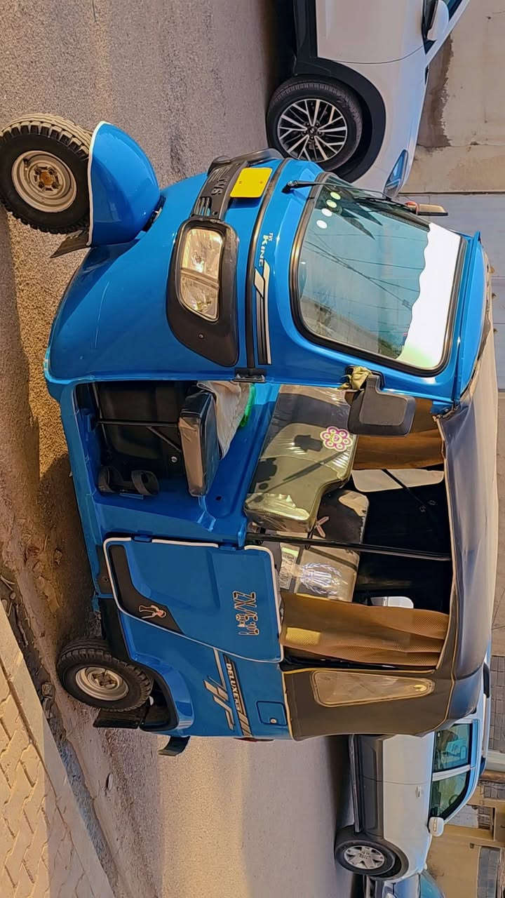 تكتك موديل ٢٢ رقم وسنويه انكليزي بسمي التكتك كفاله بيه ضربه صغيره يم البك ليت ما معدله مكاني ديالى الخالص 
***********
