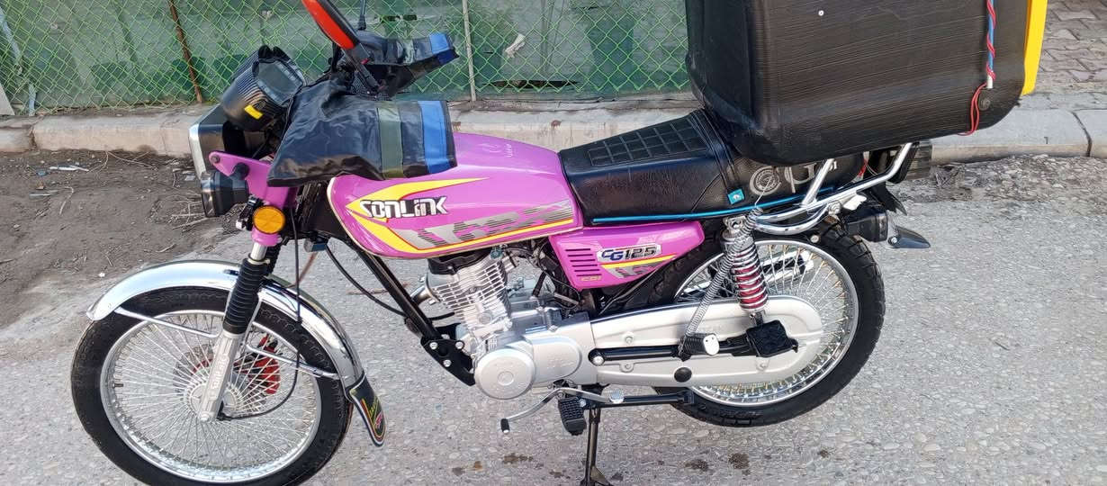 سلام عليكم دراجه للبيع موديل 25 اوراق سكنر الدراجه شتغلت بيه نص يوم الله شاهد  الدراجه كامله من كلشي ابيع كله هيه وغراضه صالنصه كاتم الصوت حلوه السعر 900 بيه مجال حك الجيه هاي التفاصيل الشراي يتفضل ‏‪***********‬‏
