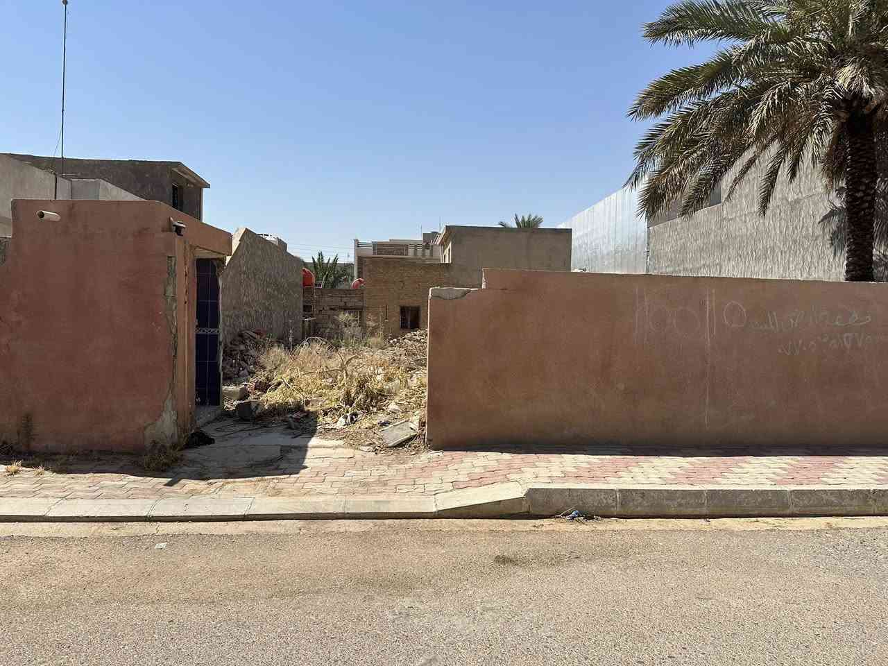 قطعه ارض للبيع خانقين توله فروش قرب صيدليه مازن مساحة 150 متر عرض 7 ونص وطول 20 السعر 60وبي مجال ***********

