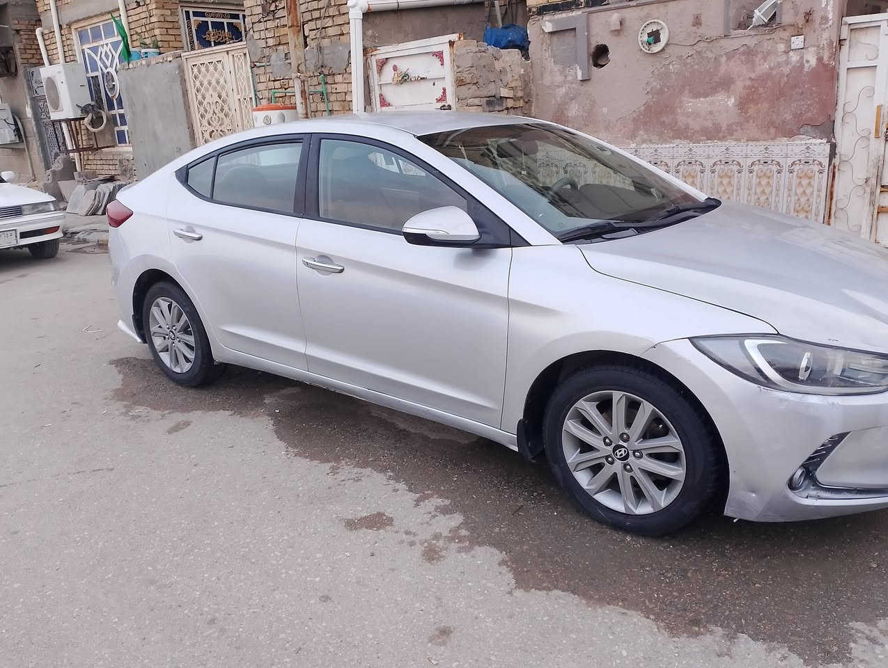 السلام عليكم لانترى 2016شكل 17وارد خليجي فول موصفات ماعده لفتحه مكفوله من تبديل وللضربه  بيه رشات اثر جراد واضحات بلسونار  شواصي ولغد كفاله عامه. جاهزه مكينه 2000دوش وكير وحداديه وتبريد وكهربائيات وطخم تاير  رقمه بغداد وصاحبه بناصريه شرط لتحويل سعره 115وبيه مجال عنوانه ذي قار مدينه الصدر ***********
