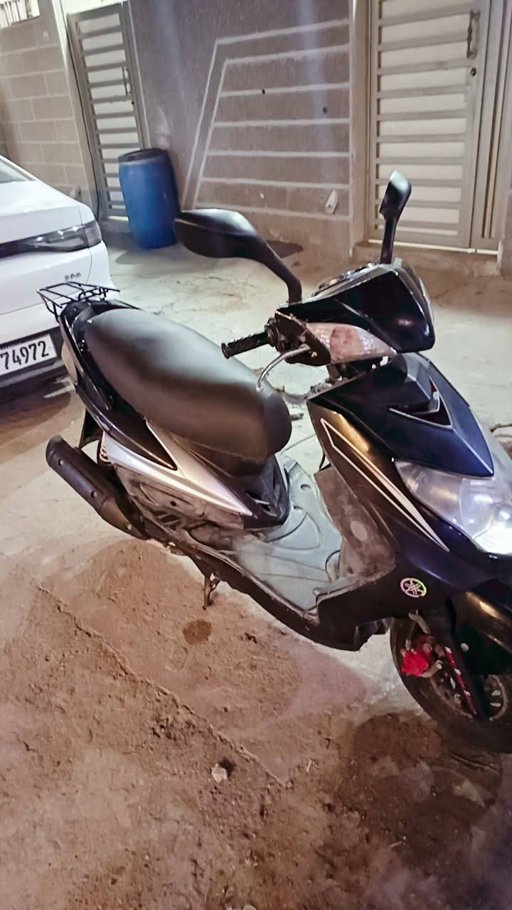 سلام عليكم سكنس فحل كابريتر علة ايدي كلها ختم واحد بلادية مابيهة اي نقص كهربائيات كلها شغالة وبلاديات السعر.(800).وبيها مجال بصيط جدا مكاني بغداد.***********.
